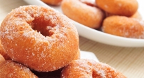 Rosquillas fritas con nata