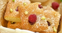 Financiers de frambuesa y pistacho