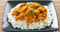 Arroz con pollo hindú al curry 