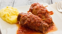 Involtini de ternera con calabacín y queso