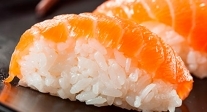 Nigiri sushi de salmón