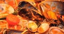 Espagueti con almejas y mejillones