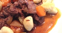 Beef Bourguignon con ñoquis (Ternera estofada con vino tinto)