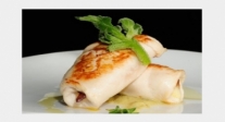 Pollo relleno de ibérico con crema de hortalizas
