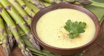 Crema de espárragos blancos al queso roquefort